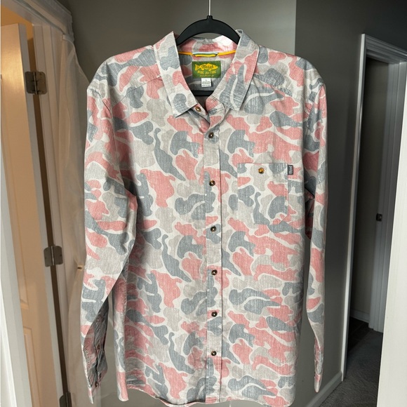 Marsh Wear Other - Marsh Wear Light red and Gray Camouflage Button-Up Shirt